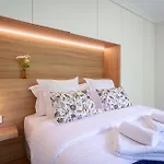 & Lounge